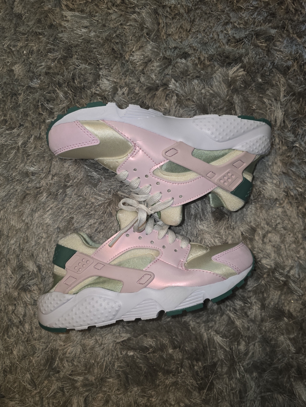 Girl’s Pink and Green Nike Huarache Sneakers SZ 4